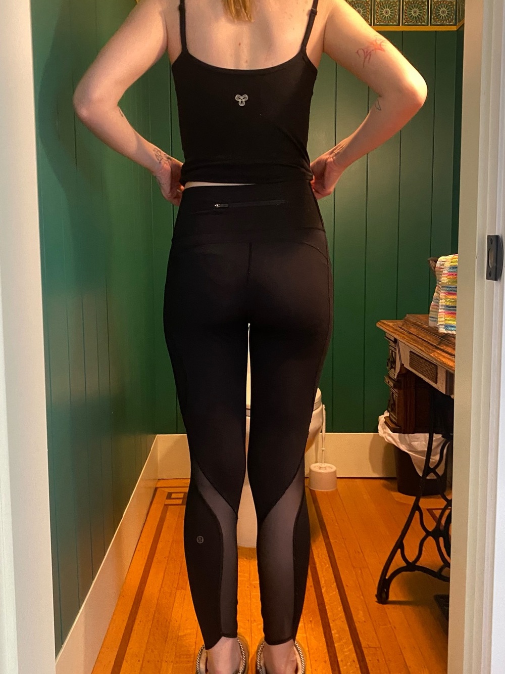 Lululemon 3 tops 1 leggings